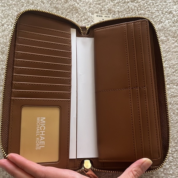 Michael Kors Jet Set Travel Brown Wallet Wristlet - Picture 6 of 7